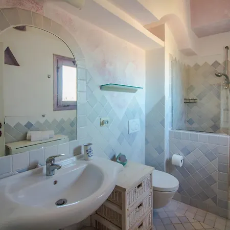 Guesthost - Sea View Flat With Veranda And Pool Liscia di Vacca