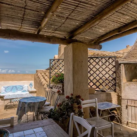 Guesthost - Sea View Flat With Veranda And Pool Appartement