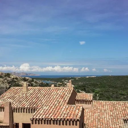 Guesthost - Sea View Flat With Veranda And Pool Liscia di Vacca