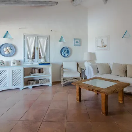 Guesthost - Sea View Flat With Veranda And Pool Liscia di Vacca
