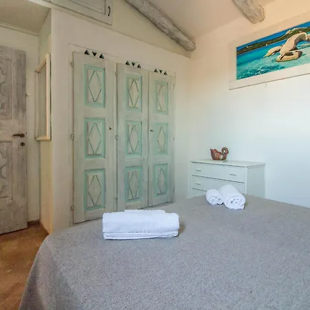 Guesthost - Sea View Flat With Veranda And Pool Apartman