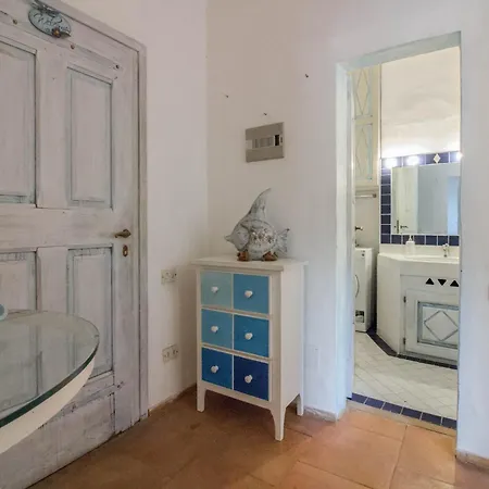 Guesthost - Sea View Flat With Veranda And Pool Apartman
