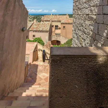 Guesthost - Sea View Flat With Veranda And Pool Appartement Liscia di Vacca